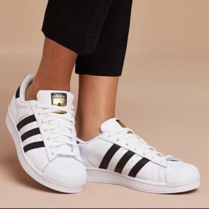Adidas superstars, women’s 7